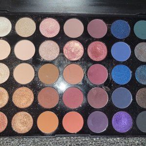 Eyeshadow palette